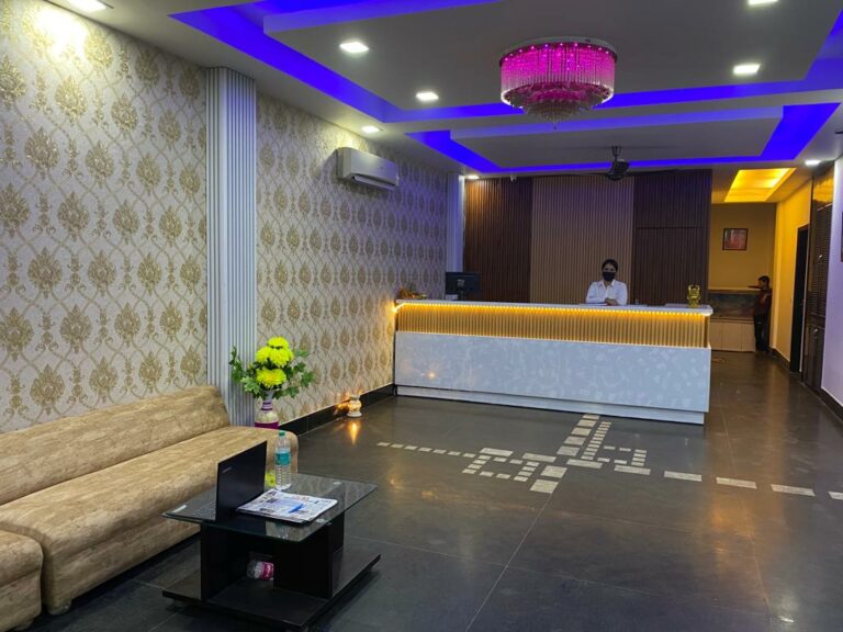 Hotel Reception  Delhi-airport-plaza-recuption